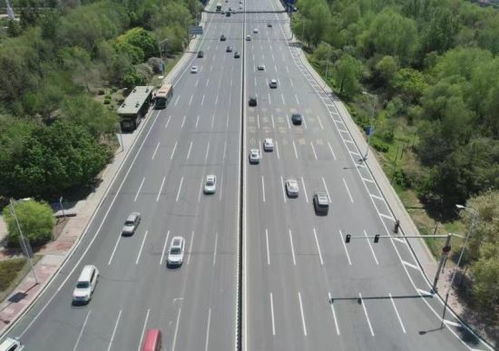 冰城交警全力推進硬隔離交通設施建設 重點路段事故率顯著下降20%